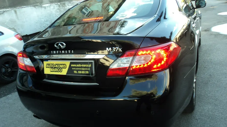 INFINITI M -