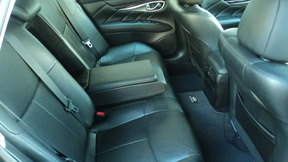 INFINITI M -