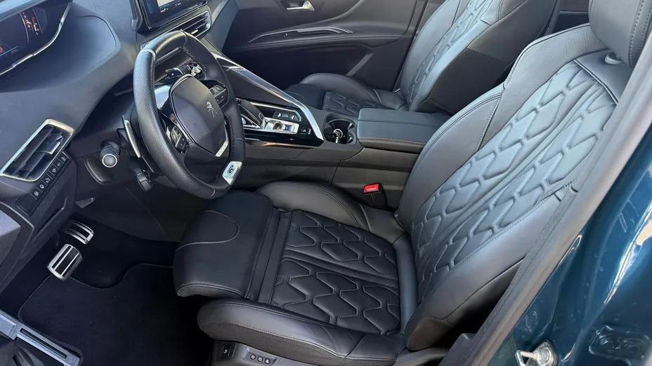 PEUGEOT 5008 -