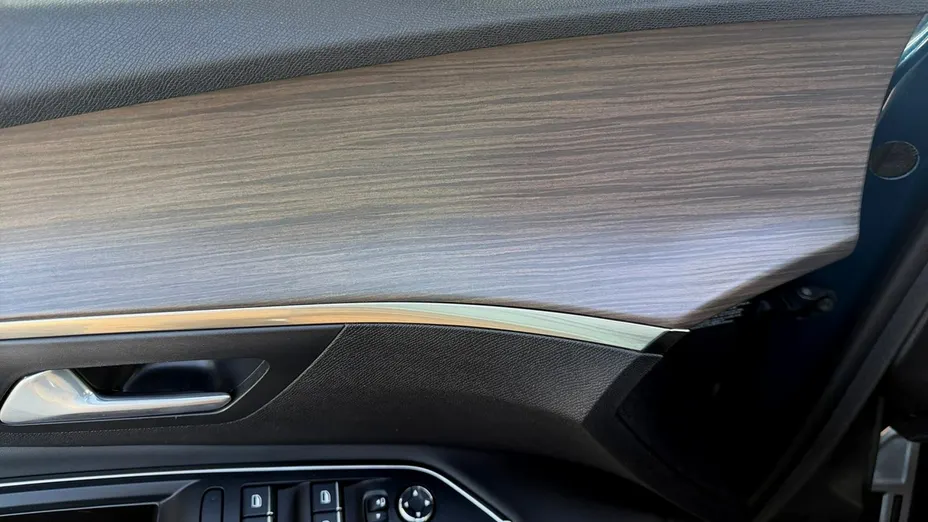PEUGEOT 5008 -