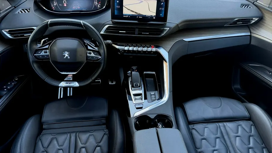 PEUGEOT 5008 -