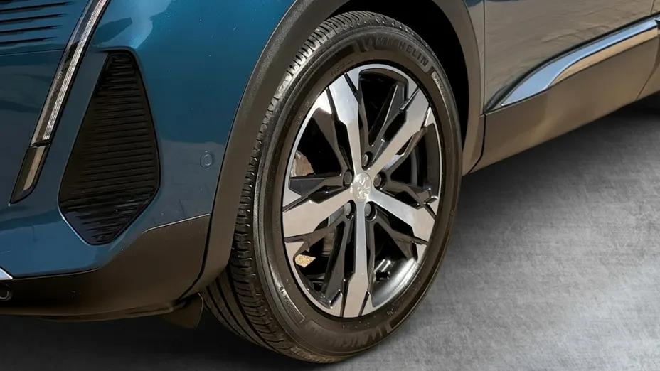 PEUGEOT 5008 -