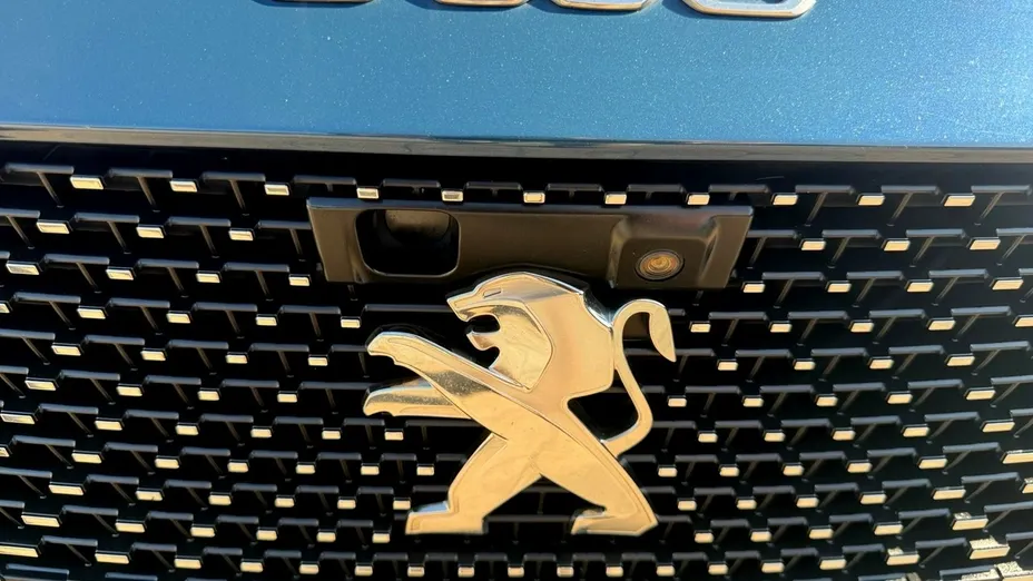 PEUGEOT 5008 -