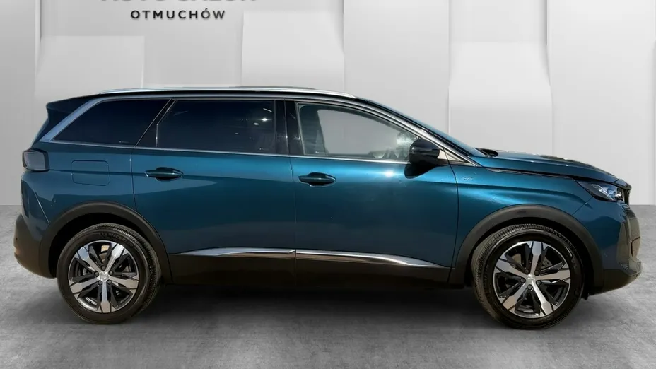 PEUGEOT 5008 -
