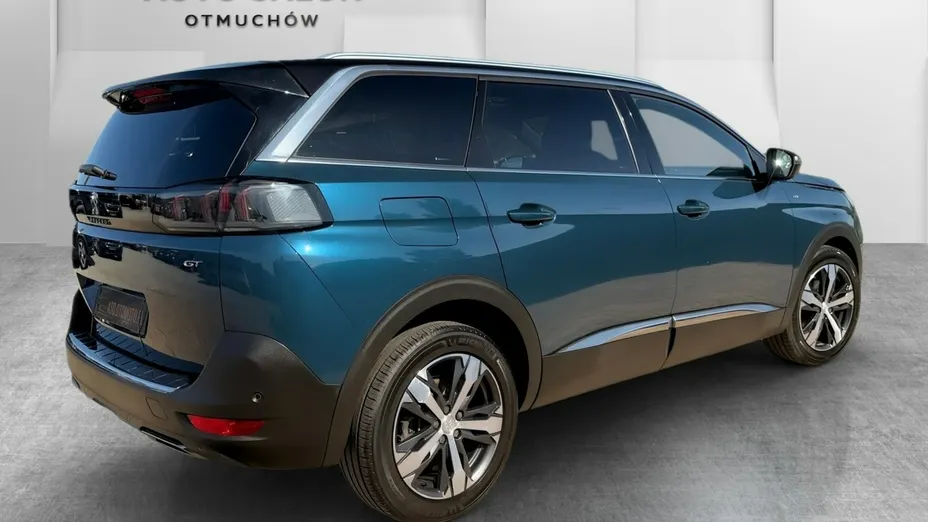 PEUGEOT 5008 -
