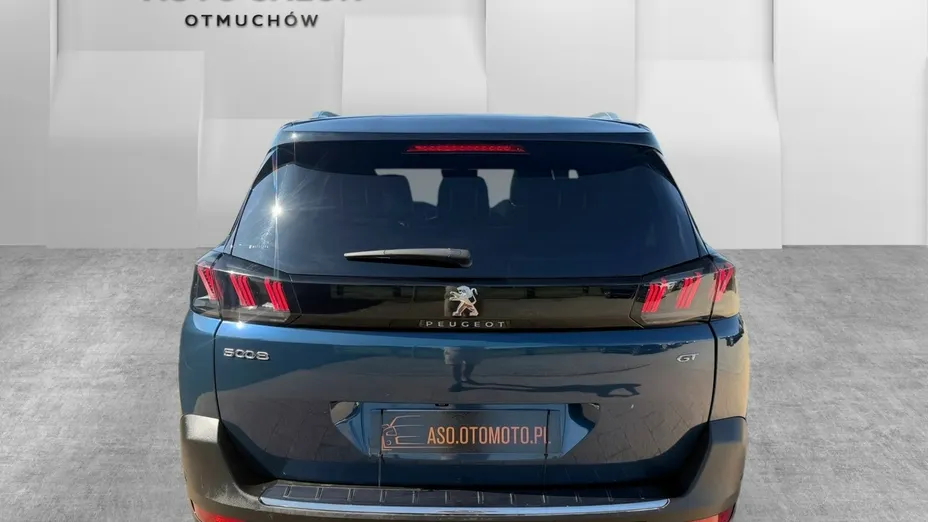 PEUGEOT 5008 -