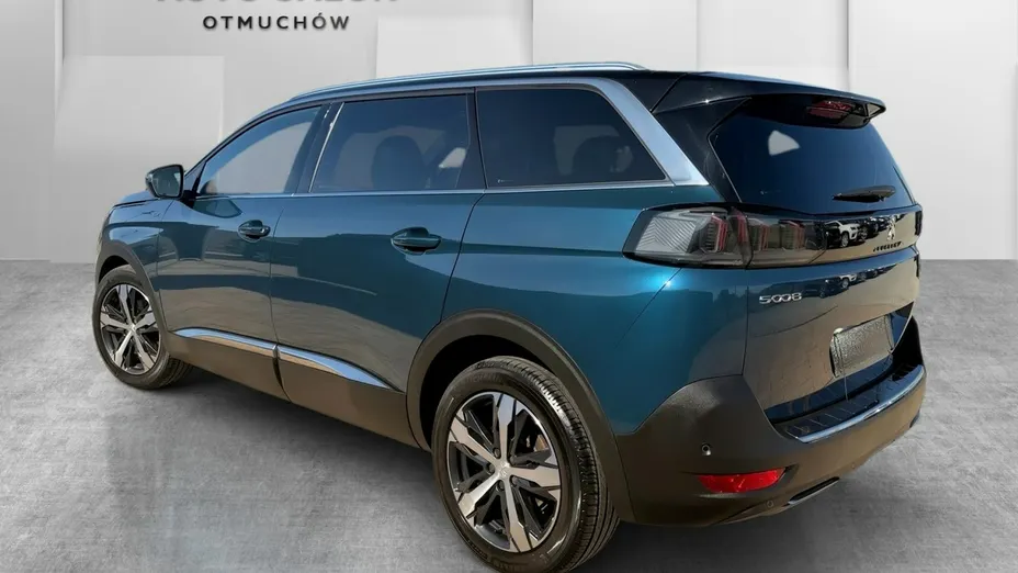 PEUGEOT 5008 -