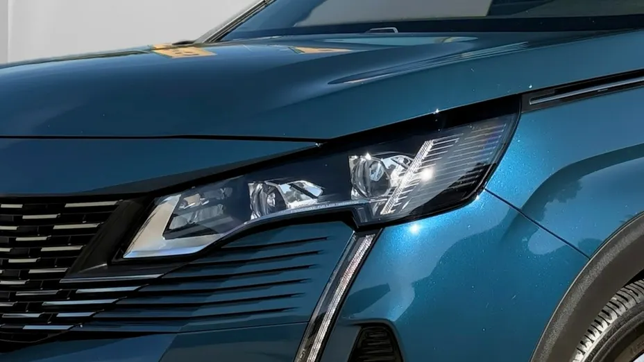 PEUGEOT 5008 -
