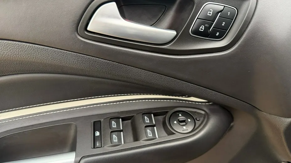 FORD Kuga -