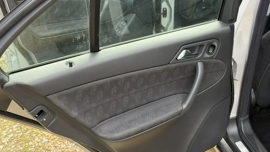 MERCEDES-BENZ C Klasa -