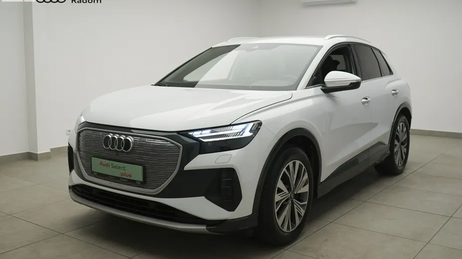 AUDI Q4 -