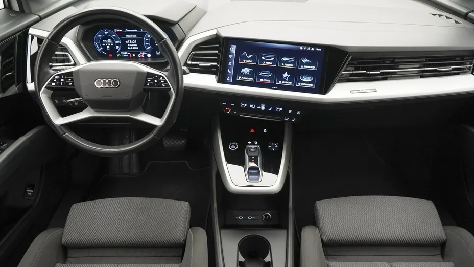 AUDI Q4 -