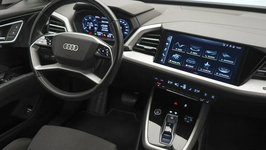 AUDI Q4 -
