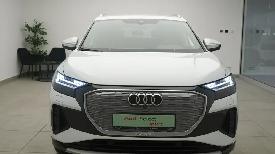 AUDI Q4 -