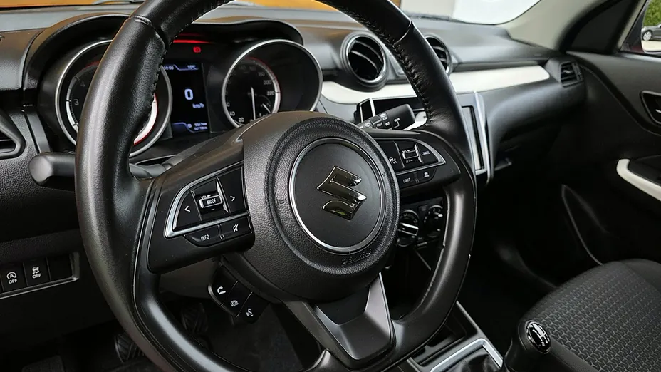 SUZUKI Swift -