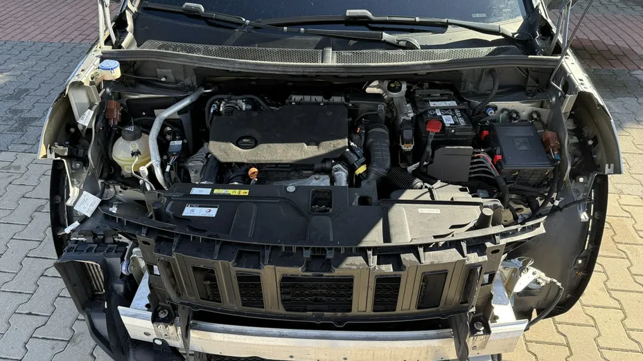 PEUGEOT 5008 -