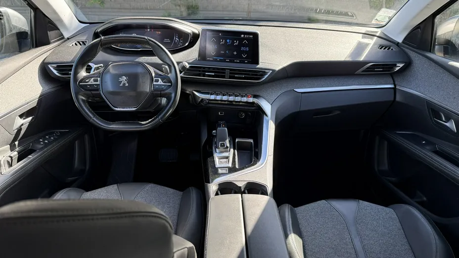 PEUGEOT 5008 -