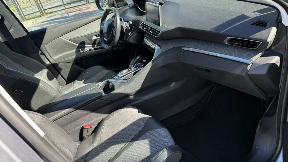 PEUGEOT 5008 -