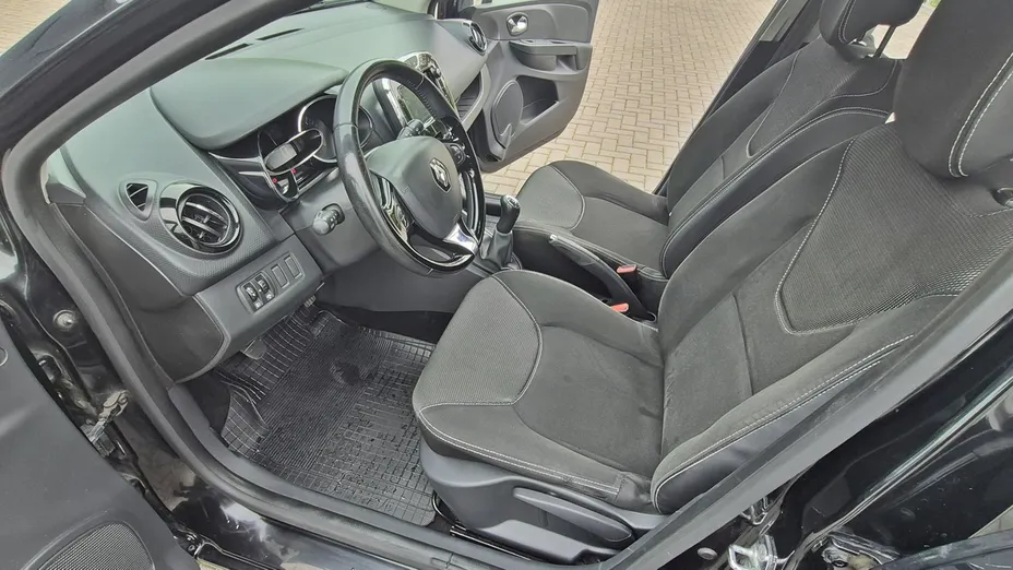 RENAULT Clio -
