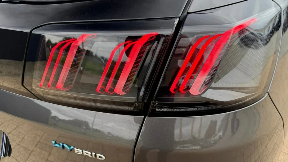 PEUGEOT 3008 -