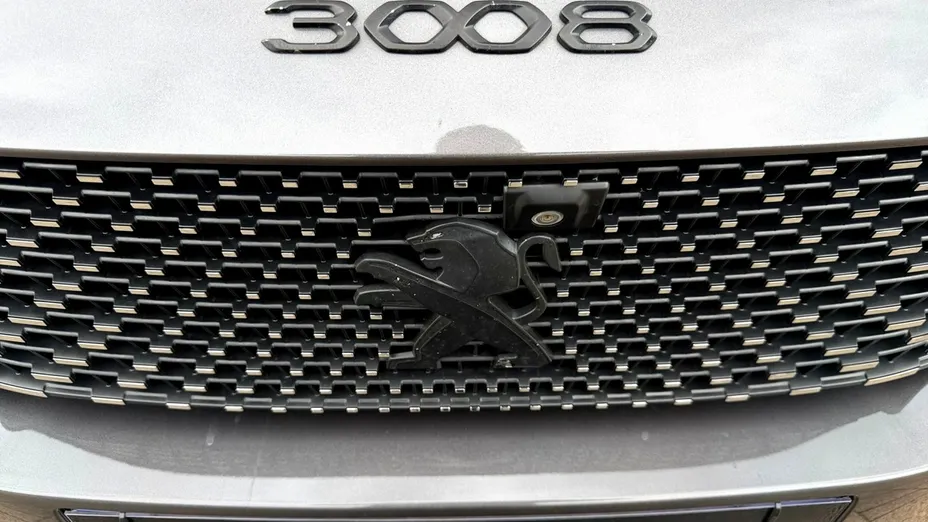 PEUGEOT 3008 -