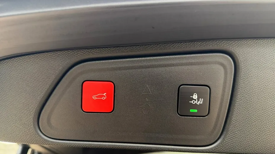 PEUGEOT 3008 -