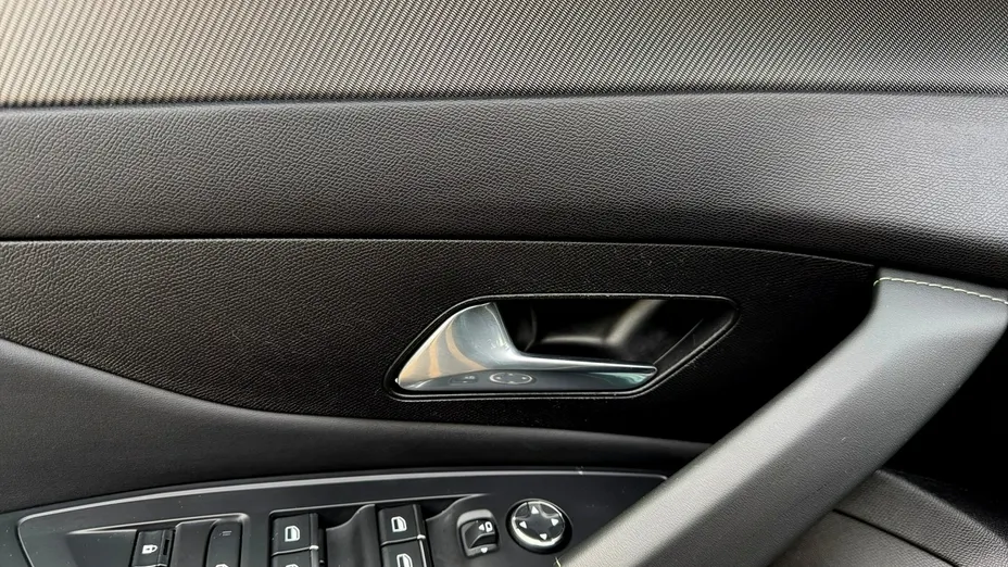 PEUGEOT 308 -