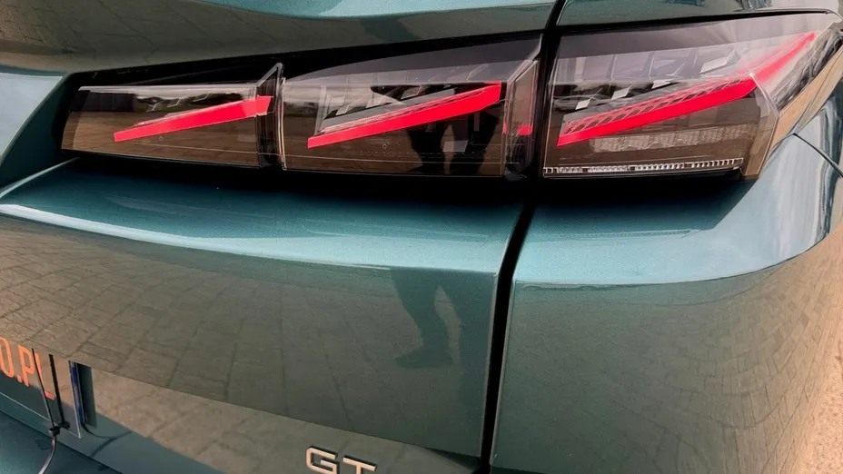 PEUGEOT 308 -