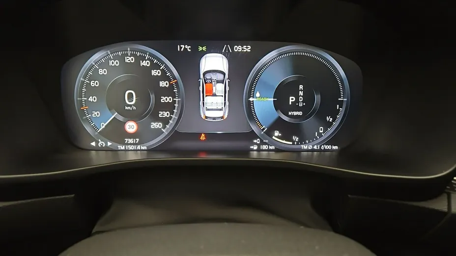 VOLVO XC40 -