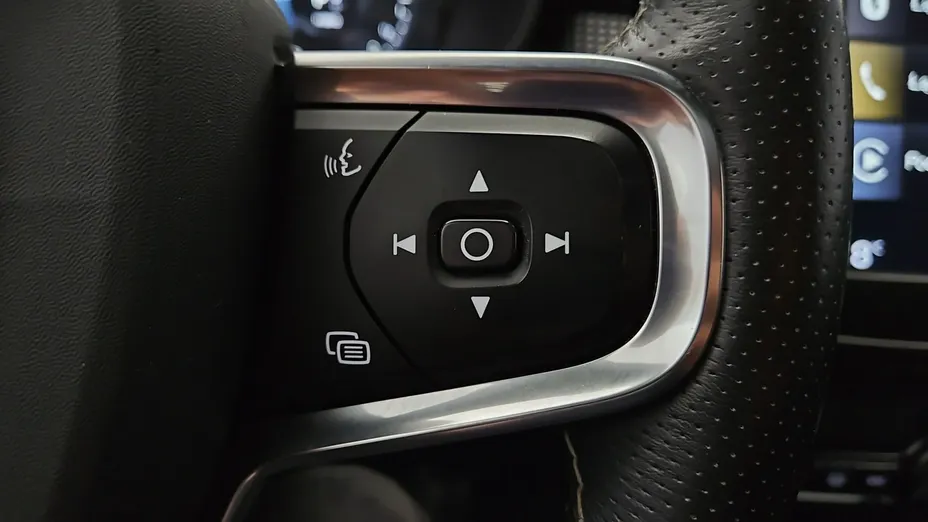 VOLVO XC40 -
