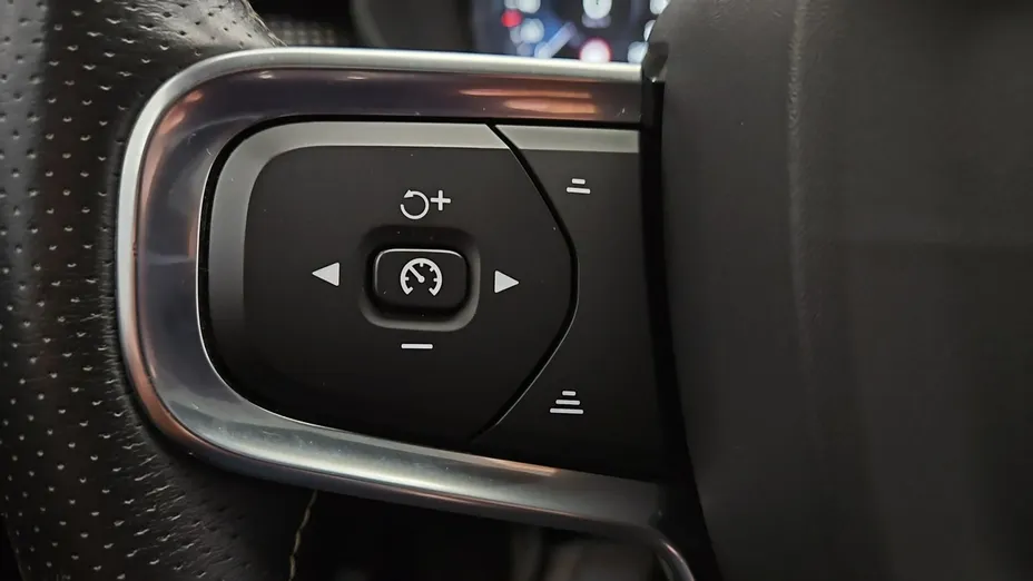 VOLVO XC40 -