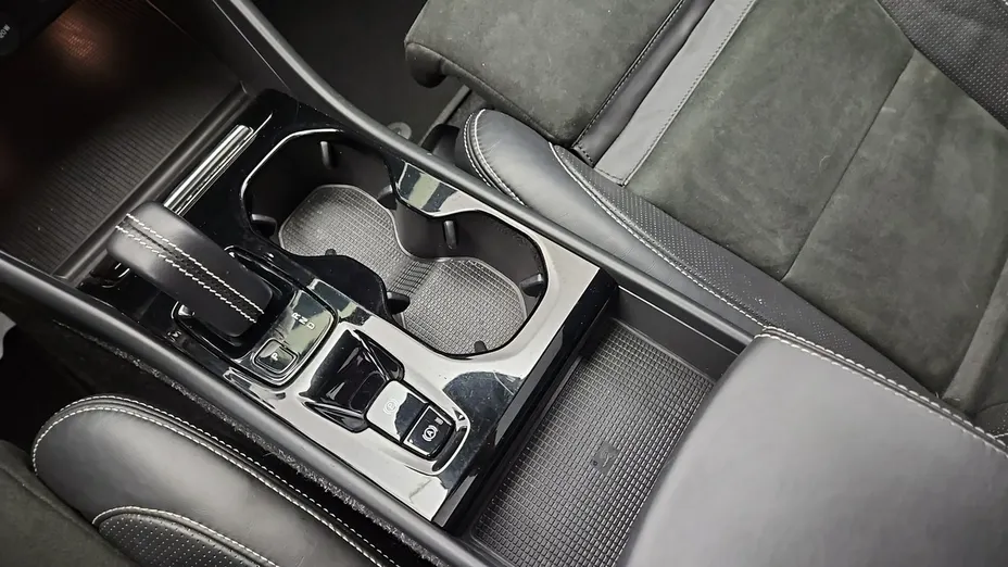 VOLVO XC40 -