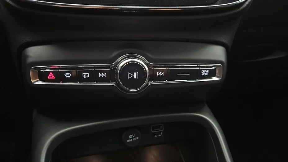 VOLVO XC40 -