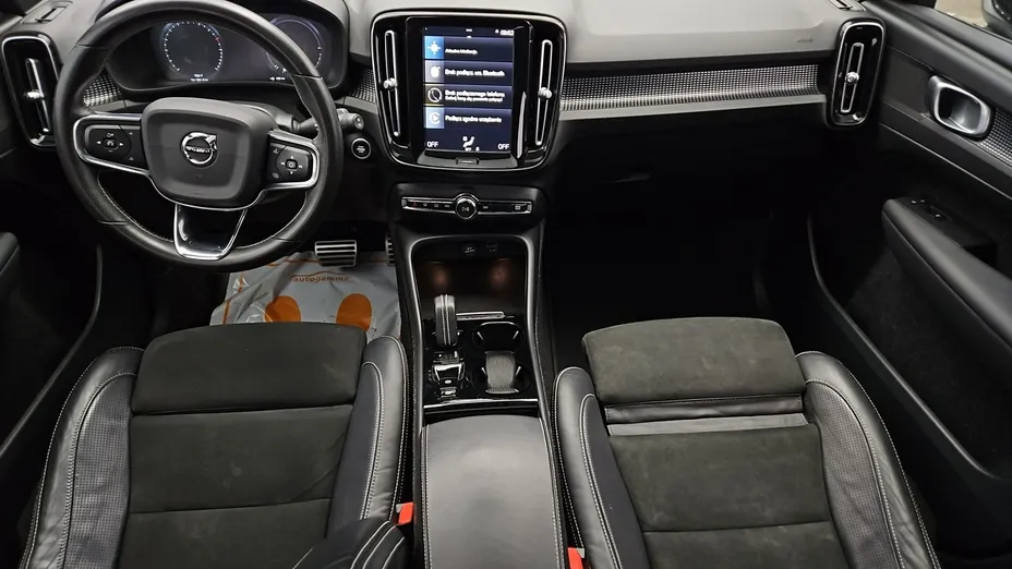 VOLVO XC40 -
