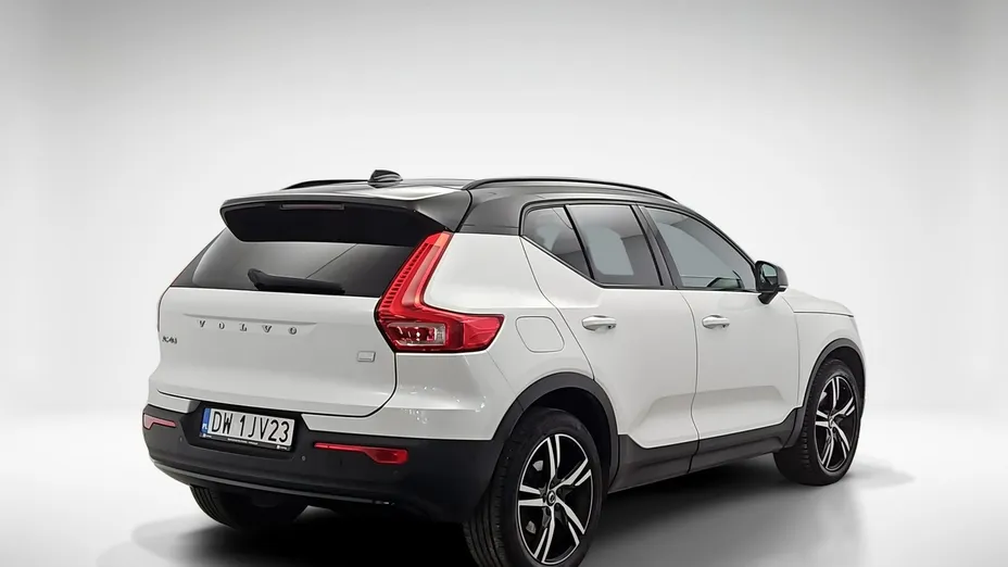 VOLVO XC40 -