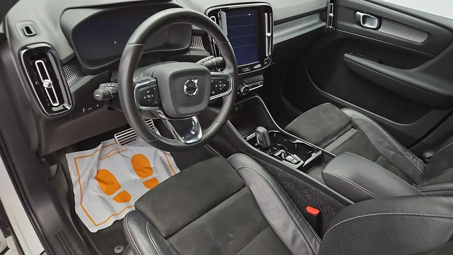 VOLVO XC40 -