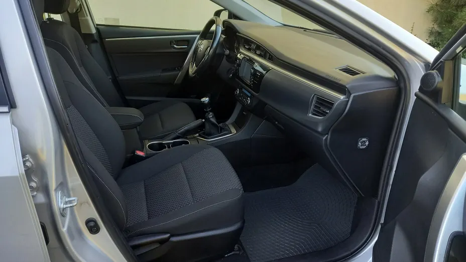 TOYOTA Corolla -