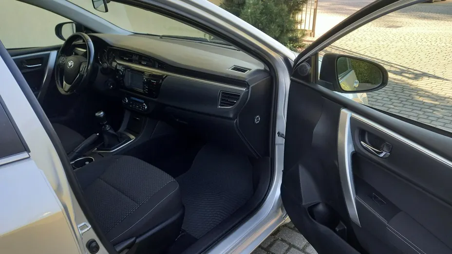 TOYOTA Corolla -