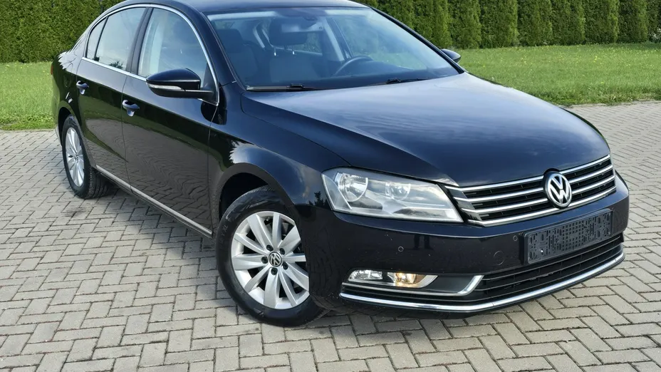 VOLKSWAGEN Passat -