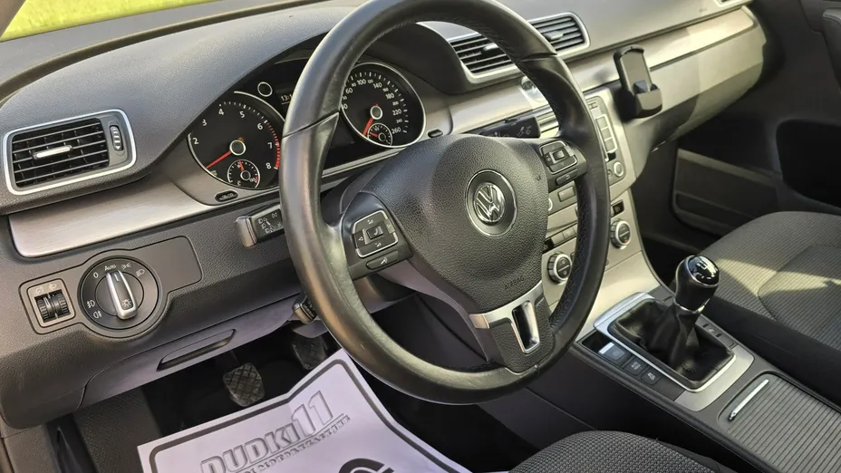 VOLKSWAGEN Passat -