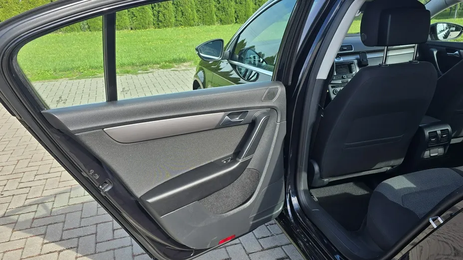 VOLKSWAGEN Passat -