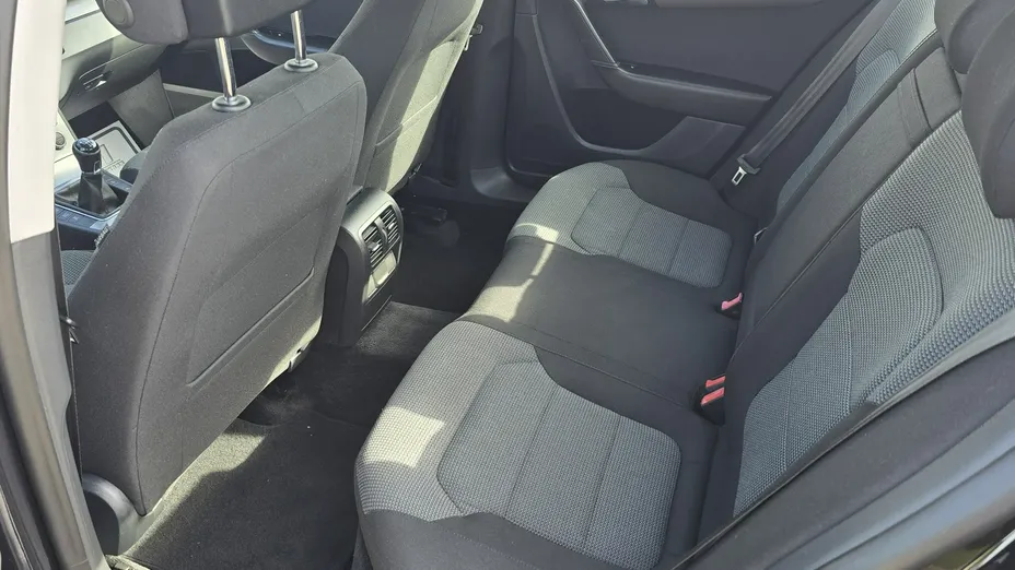 VOLKSWAGEN Passat -