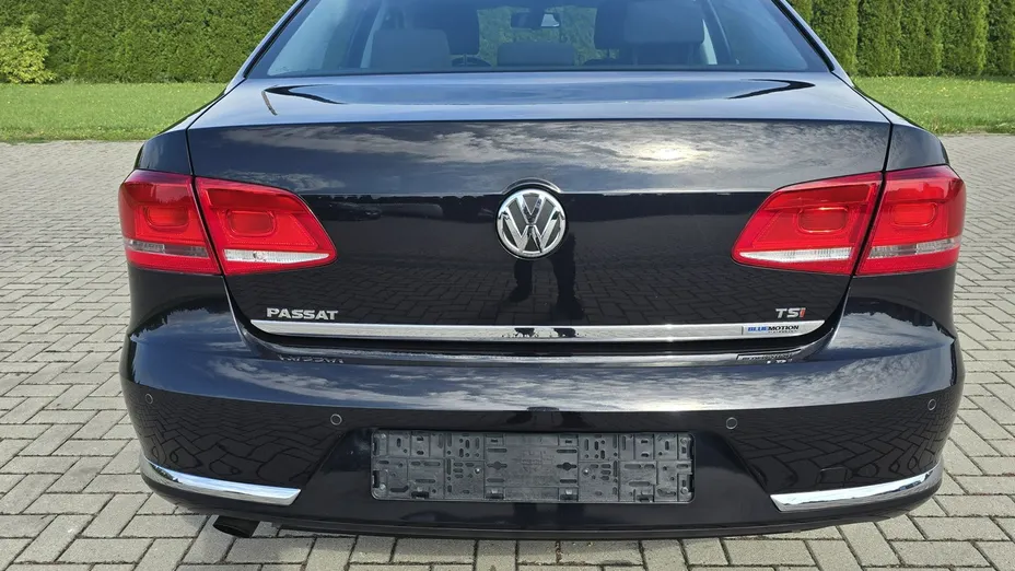 VOLKSWAGEN Passat -