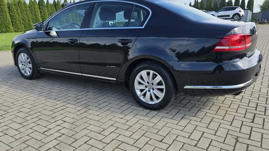 VOLKSWAGEN Passat -