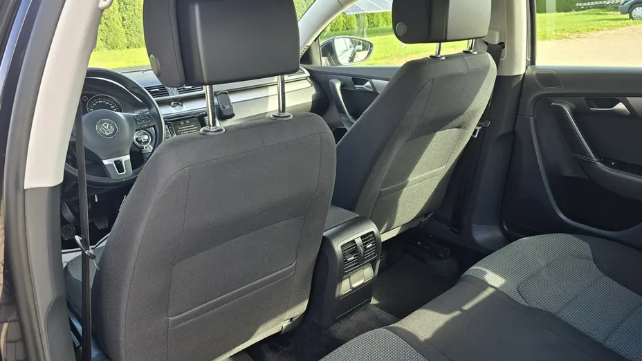 VOLKSWAGEN Passat -