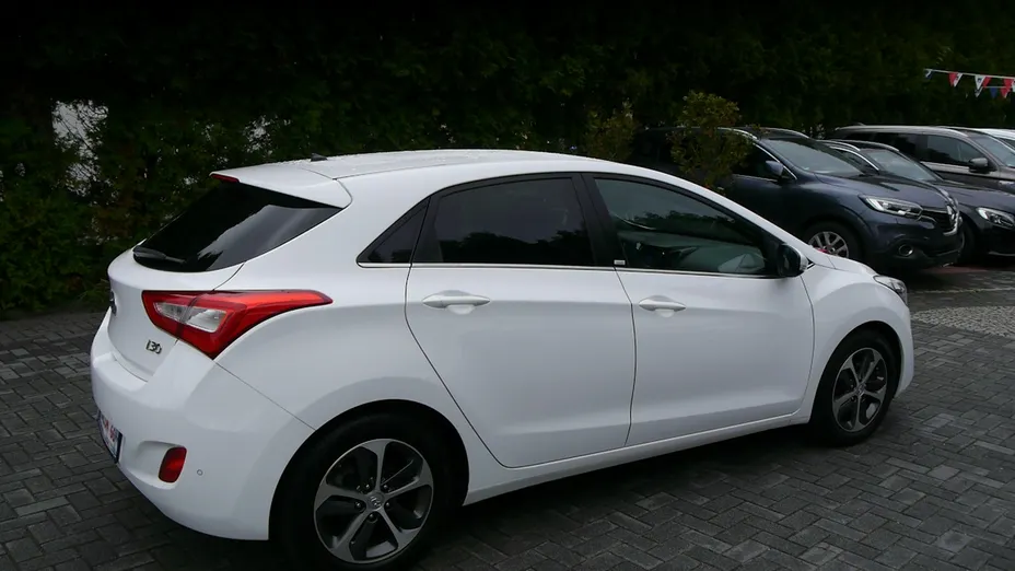 HYUNDAI i30 -