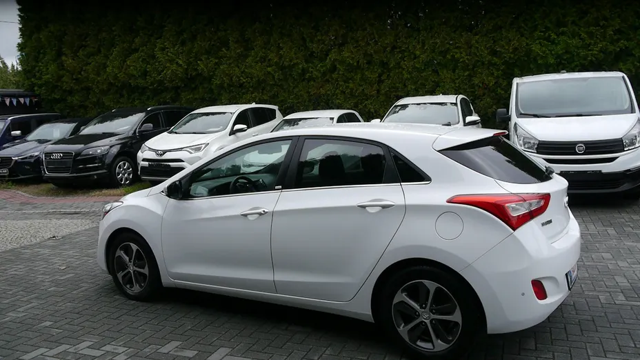 HYUNDAI i30 -