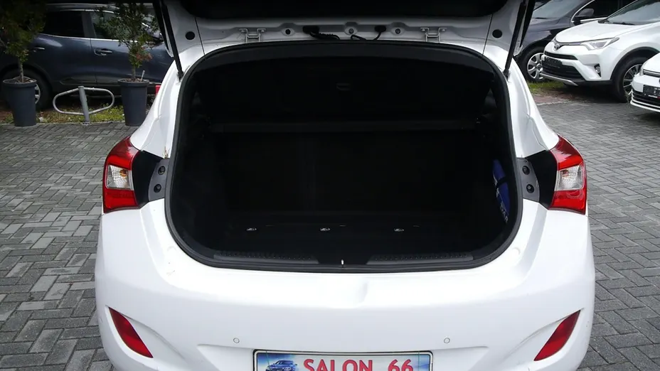 HYUNDAI i30 -
