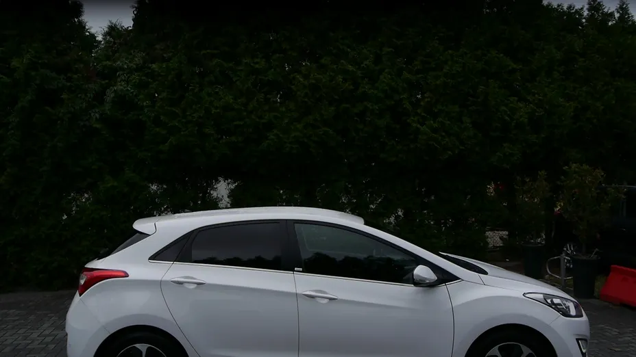 HYUNDAI i30 -