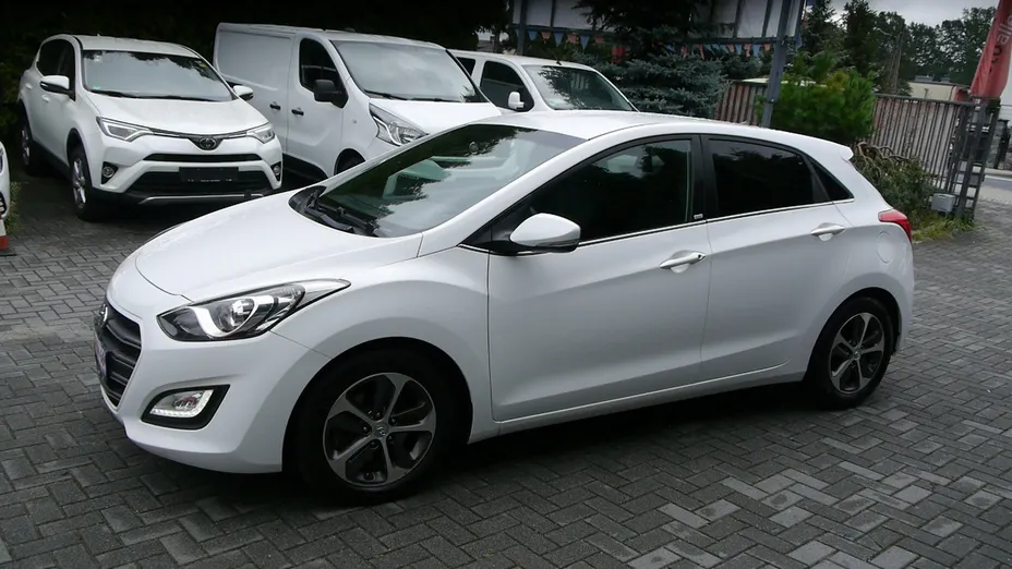 HYUNDAI i30 -